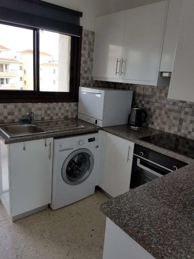 Kings Avenue - Natalia'S Apt Paphos Exterior photo
